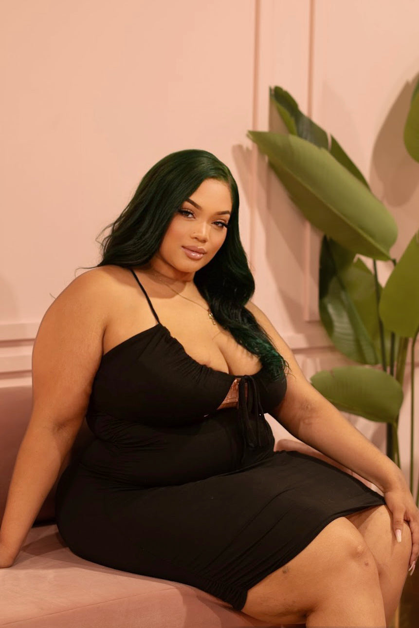 Vestido negro fruncido Alani - Curvy