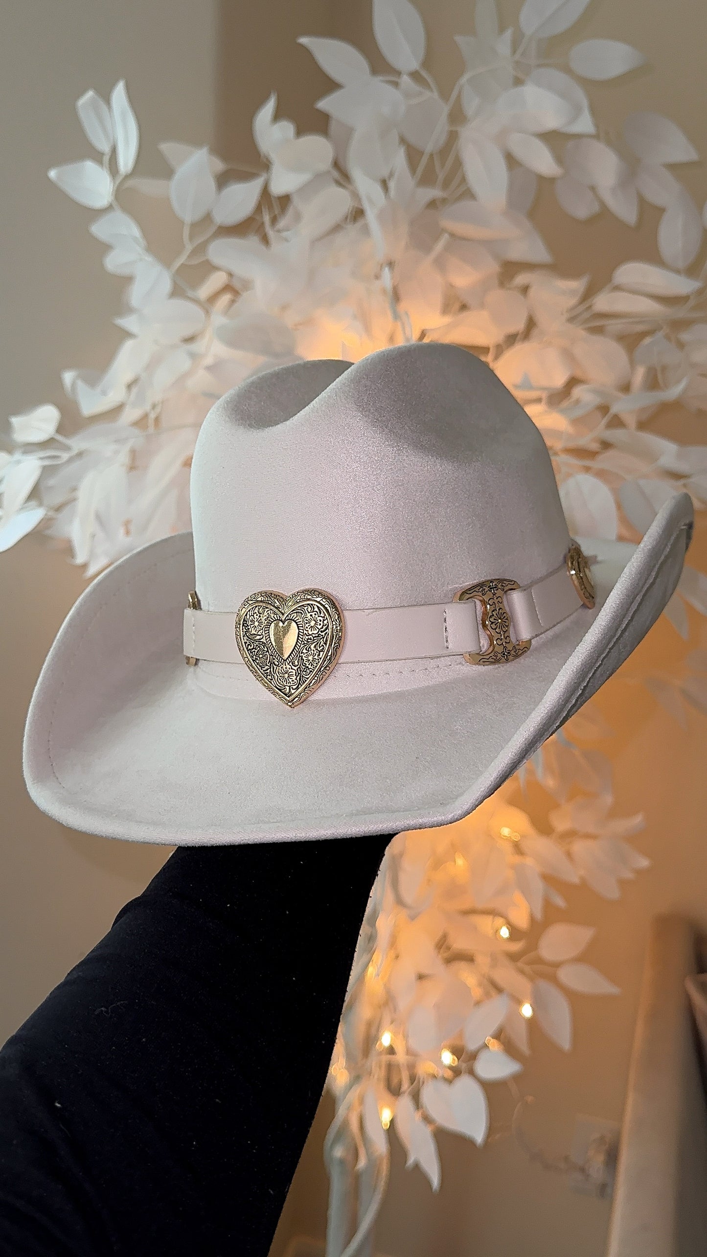 Victoria Buckle Western Hat - Ivory