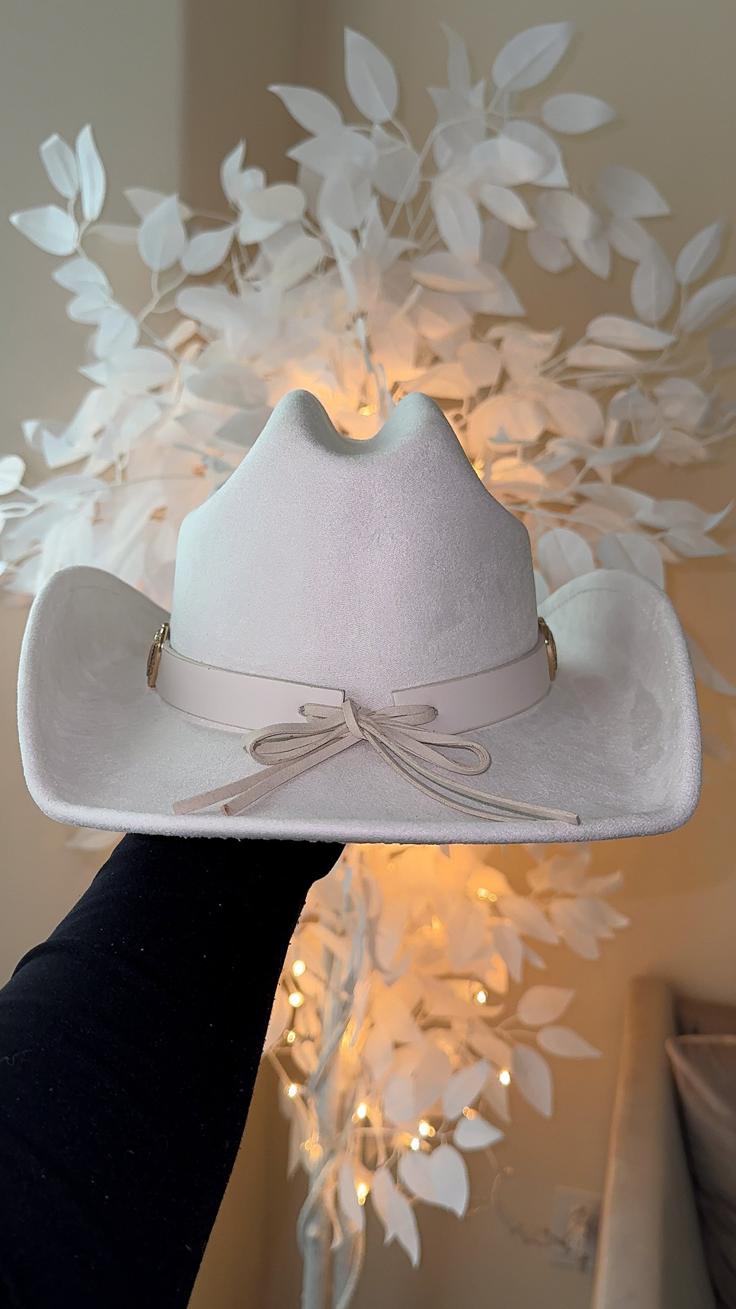 Victoria Buckle Western Hat - Ivory