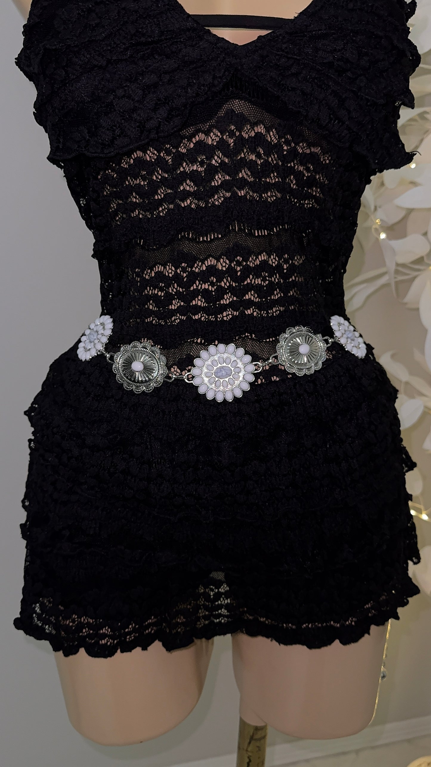 Leilani Concho Chain Belt - White / Silver