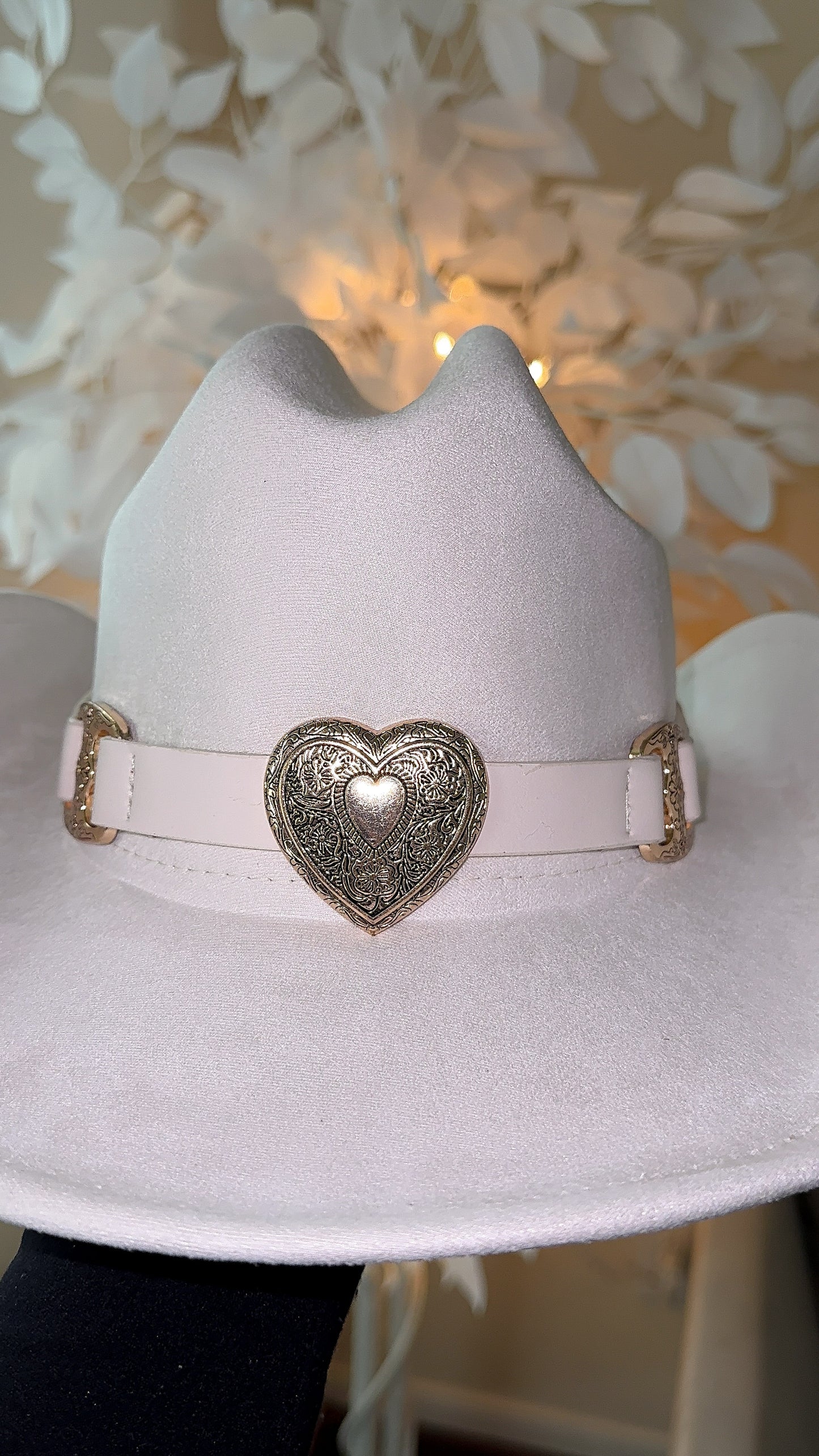 Victoria Buckle Western Hat - Ivory