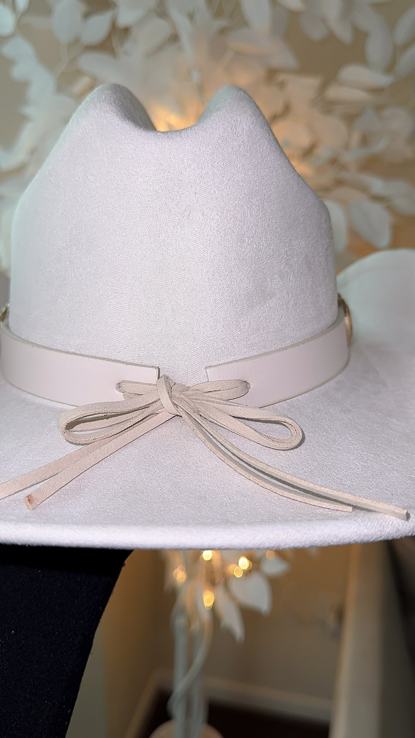 Victoria Buckle Western Hat - Ivory