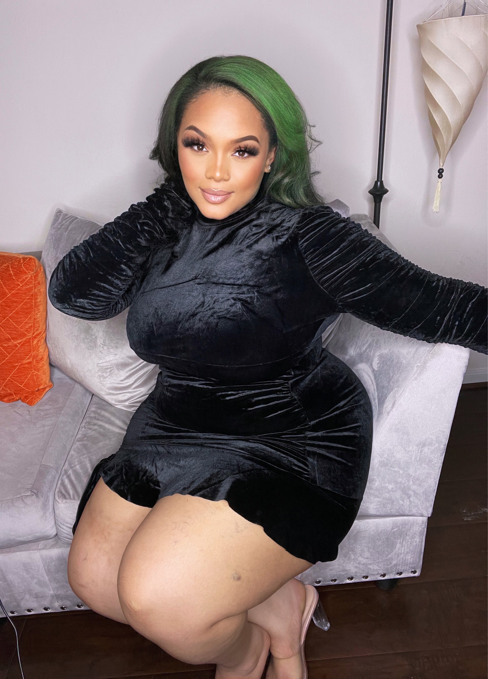 Amelia Velvet Dress- Curvy – Berenis Amelia Velvet Dress- Curvy – Berenis